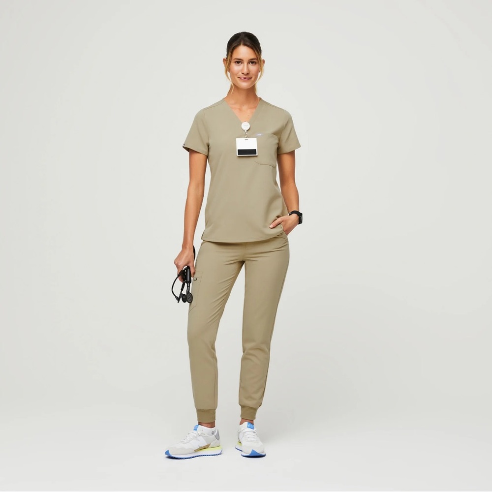 FIGS Women’s Scrubs Sandstone Zamora Joggers Catarina Top Size Small